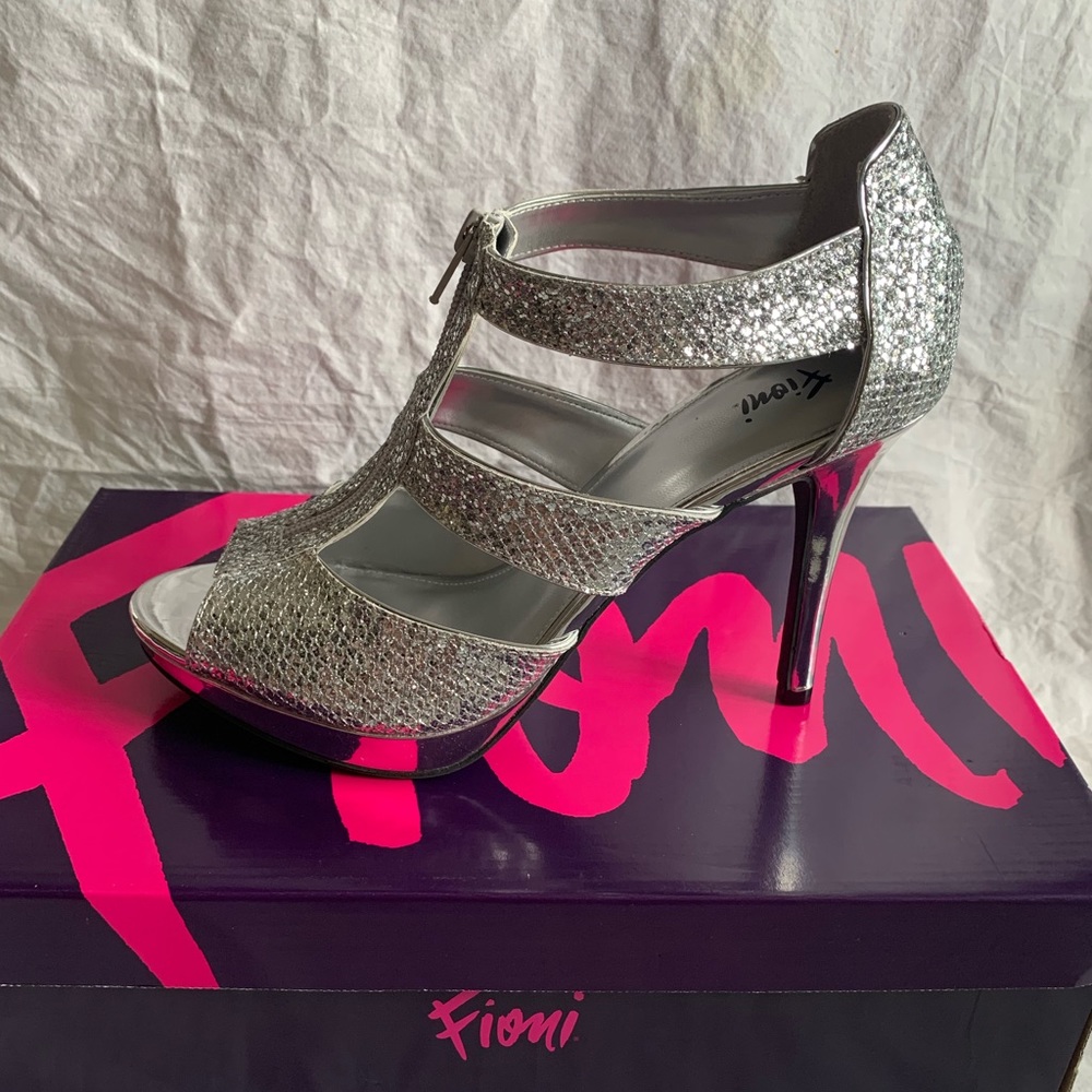 Fioni size 11 silver high heel sandals heel 4.75”